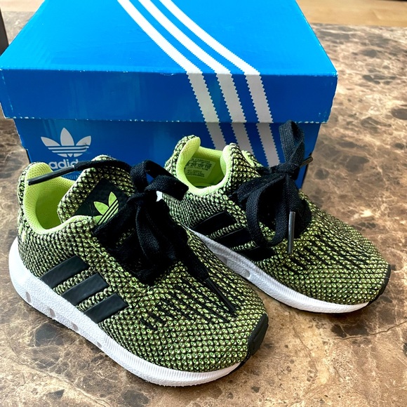 Adidas Swift Run Green and Black Toddler Size 5k - Picture 2 of 8